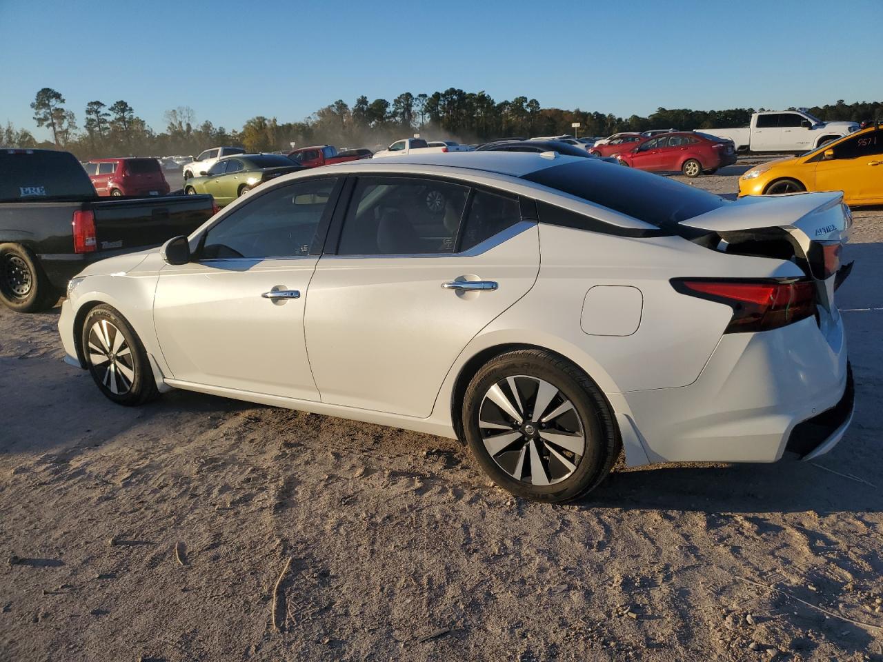 2019 Nissan Altima - Image 2