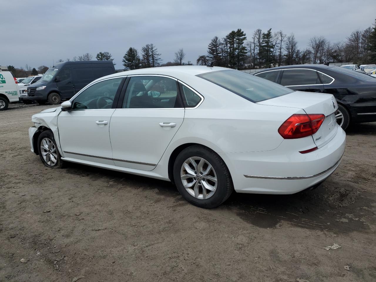 2016 Volkswagen Passat - Image 2