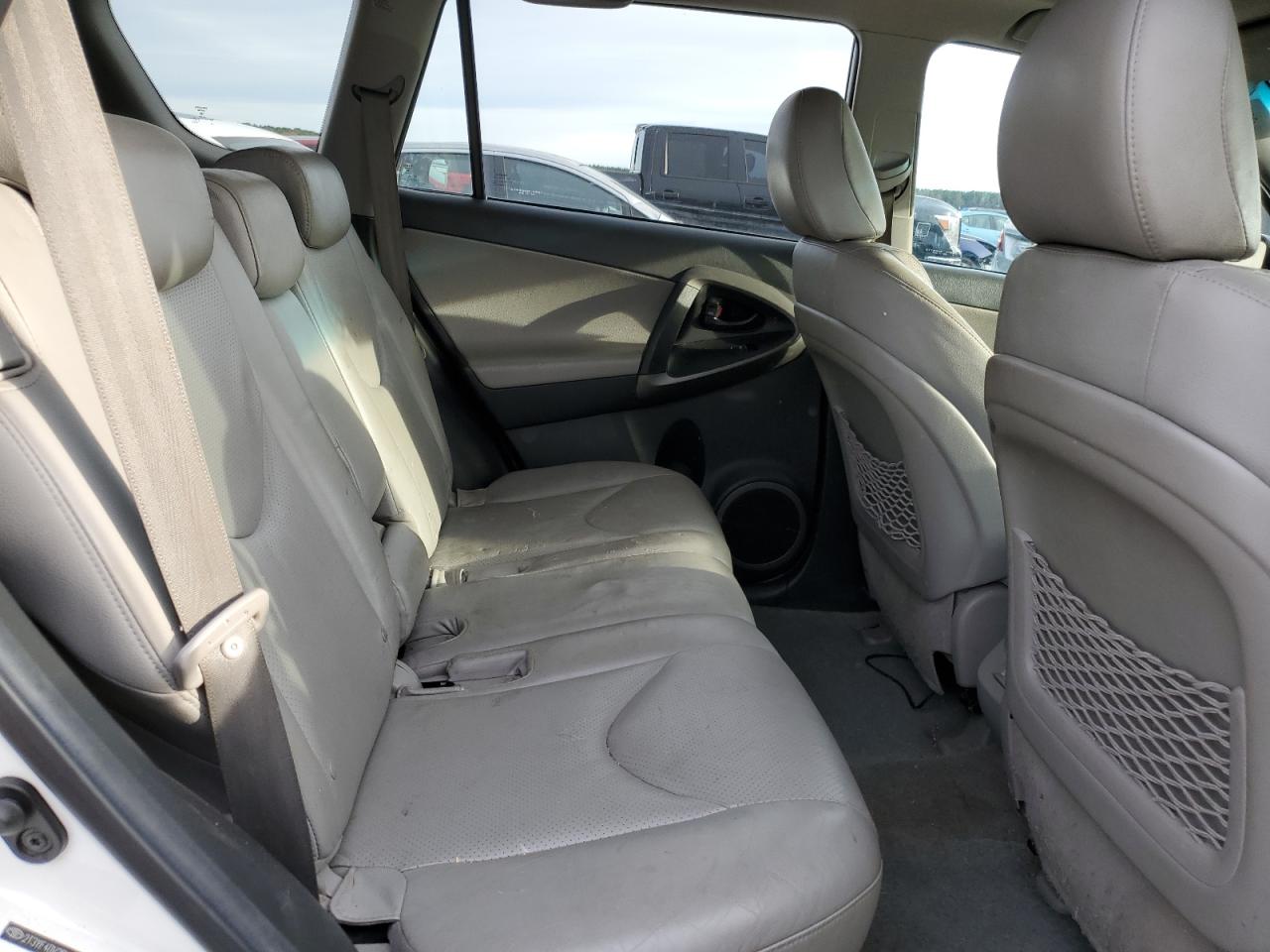 2011 Toyota RAV 4 - Image 11