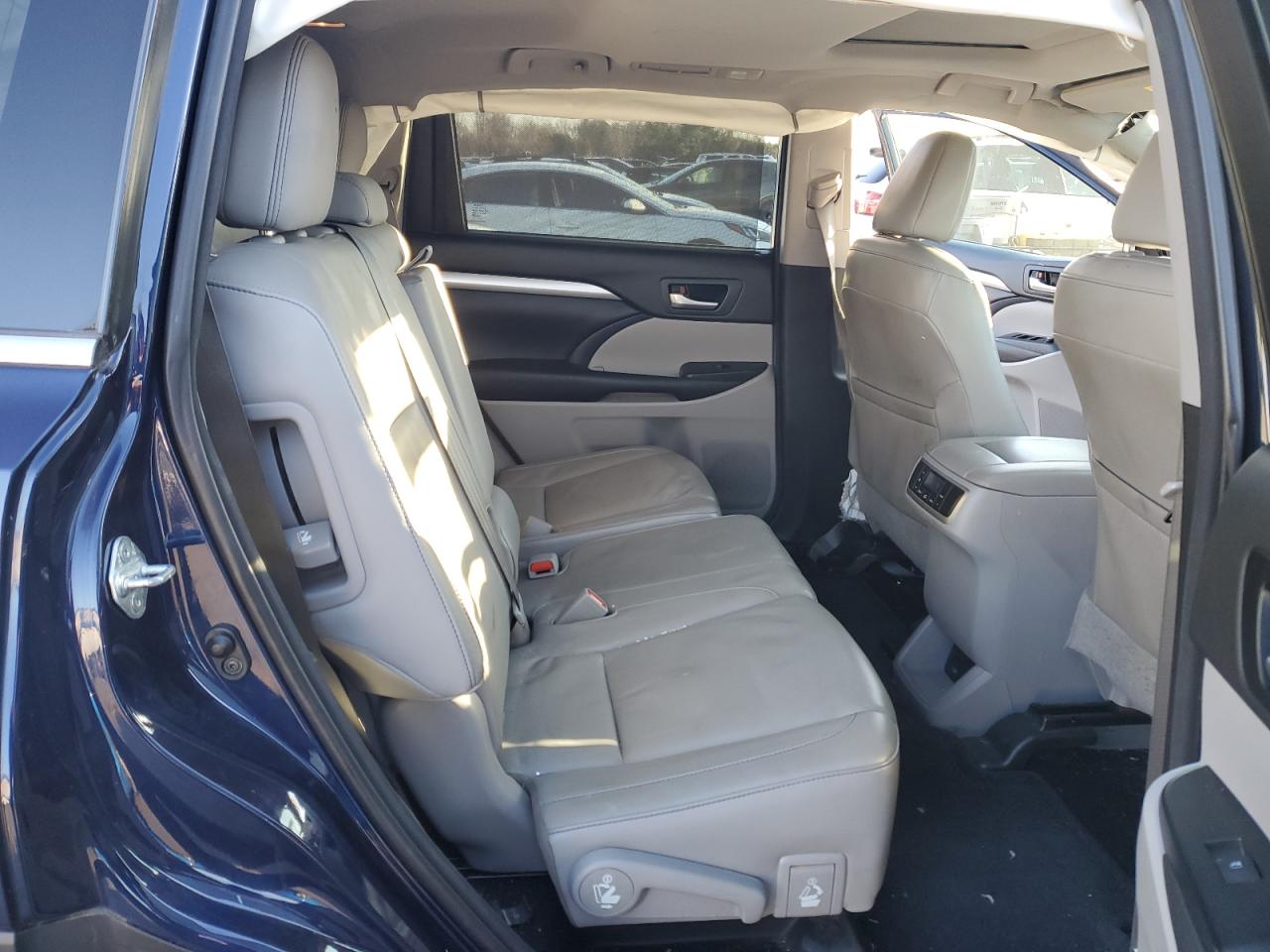 2016 Toyota Highlander Xle VIN: 5TDJKRFH7GS235714 Lot: 84437654