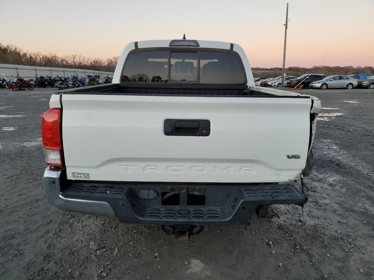 2017 Toyota Tacoma - Image 6
