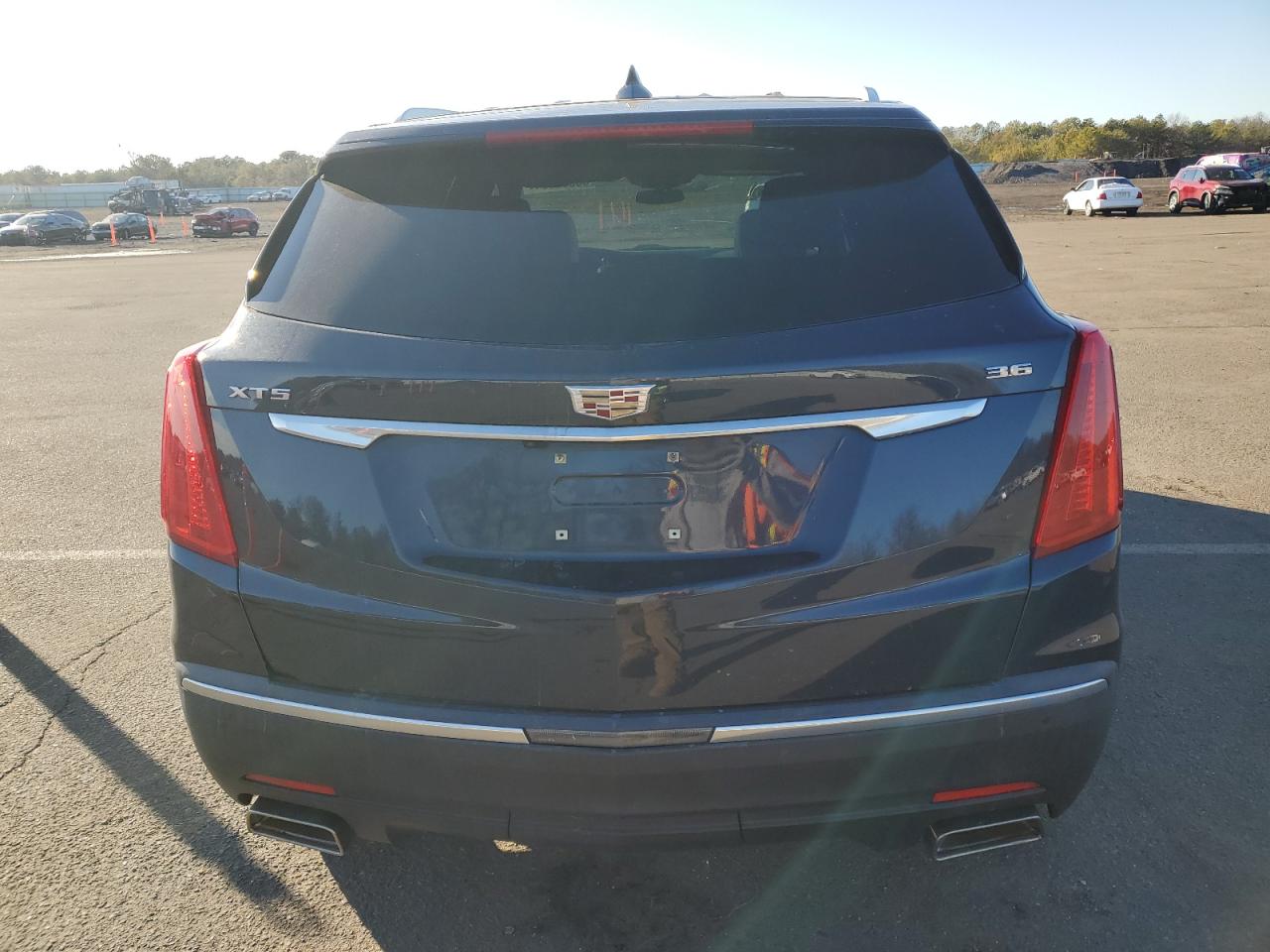 VIN 1GYKNCRS7JZ141042 2018 CADILLAC XT5 no.6