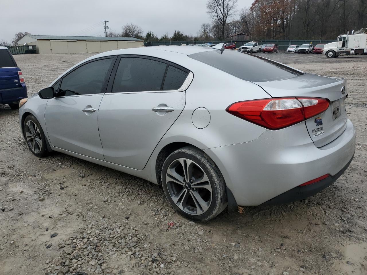 VIN KNAFX4A82G5545239 2016 KIA FORTE no.2