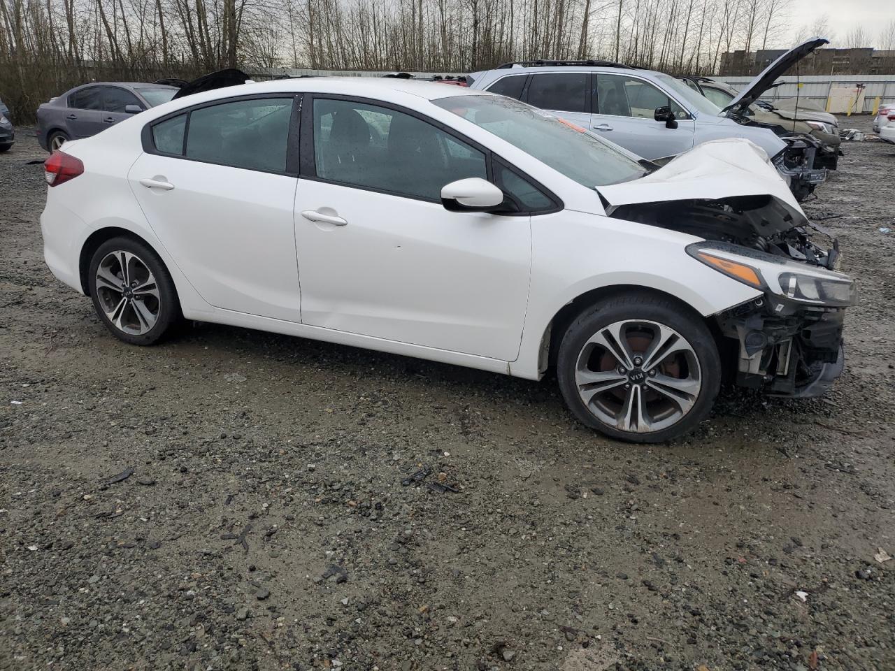 VIN 3KPFL4A79HE136859 2017 KIA FORTE no.4