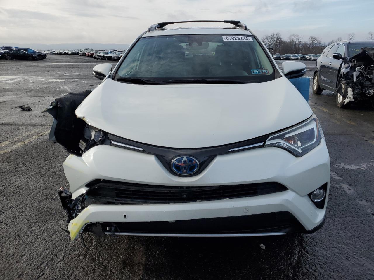 VIN JTMDJREV9HD145517 2017 TOYOTA RAV4 no.5