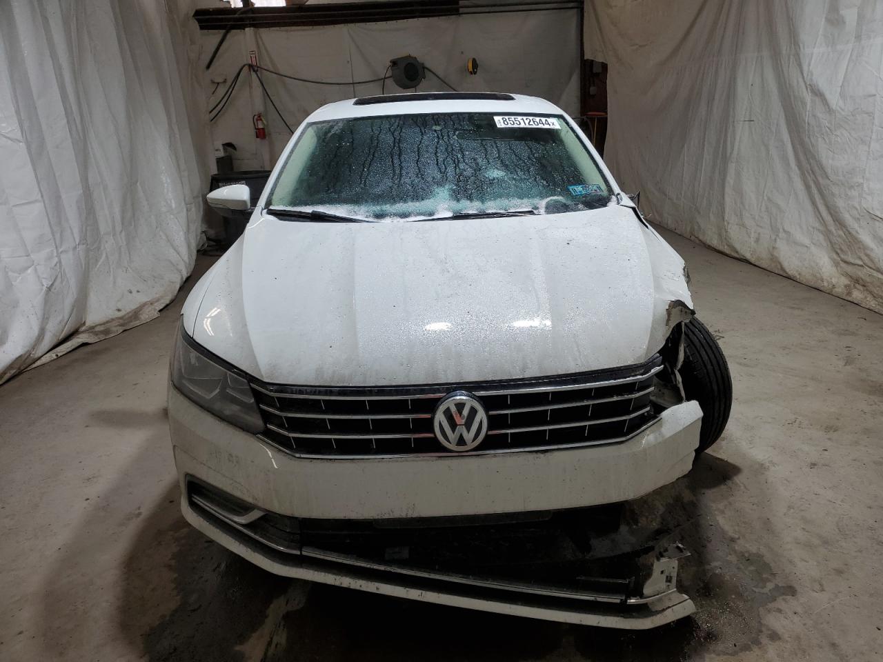 2019 Volkswagen Passat - Image 5