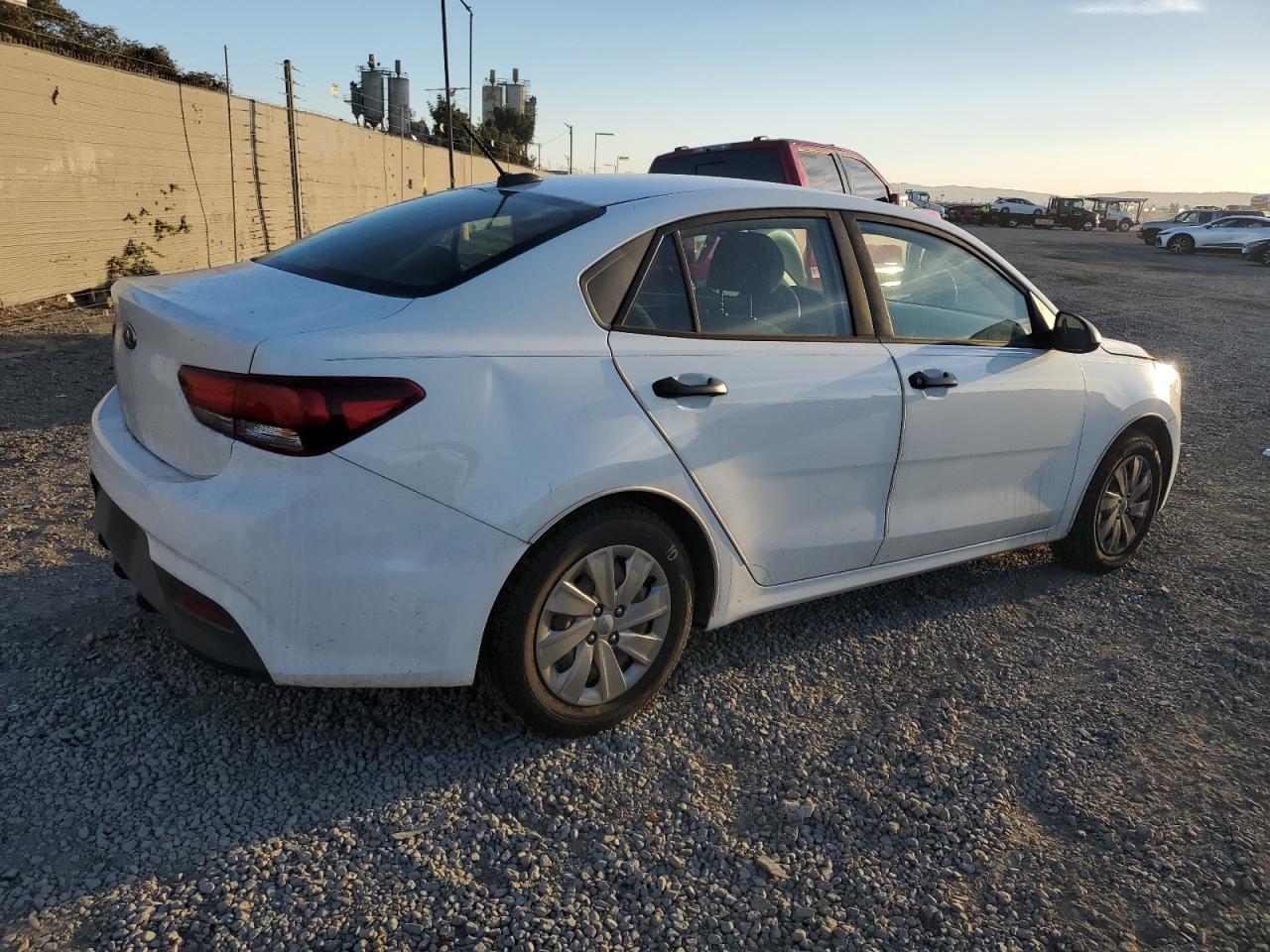 VIN 3KPA24AB1JE048184 2018 KIA RIO no.3