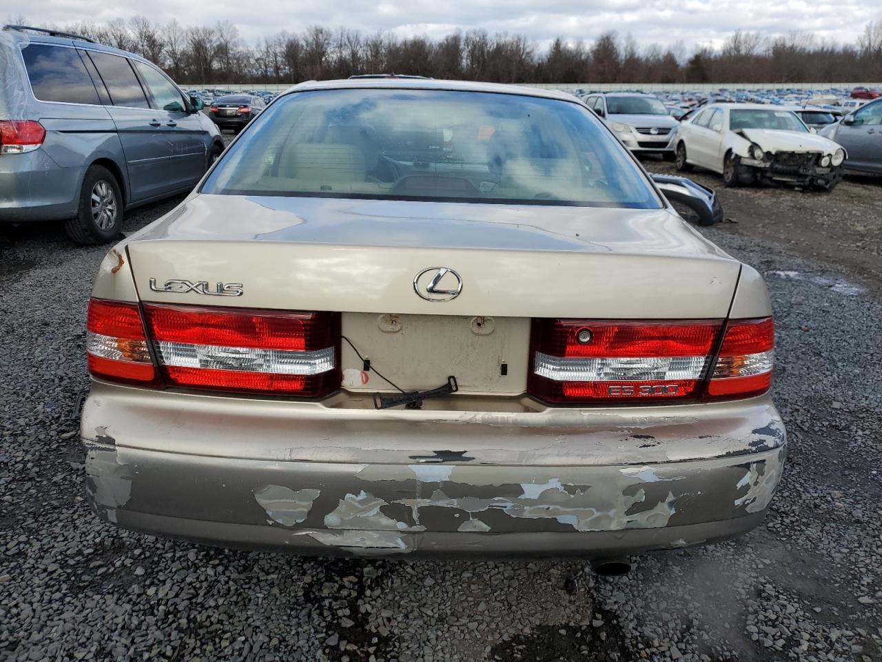 2000 Lexus ES - Image 6