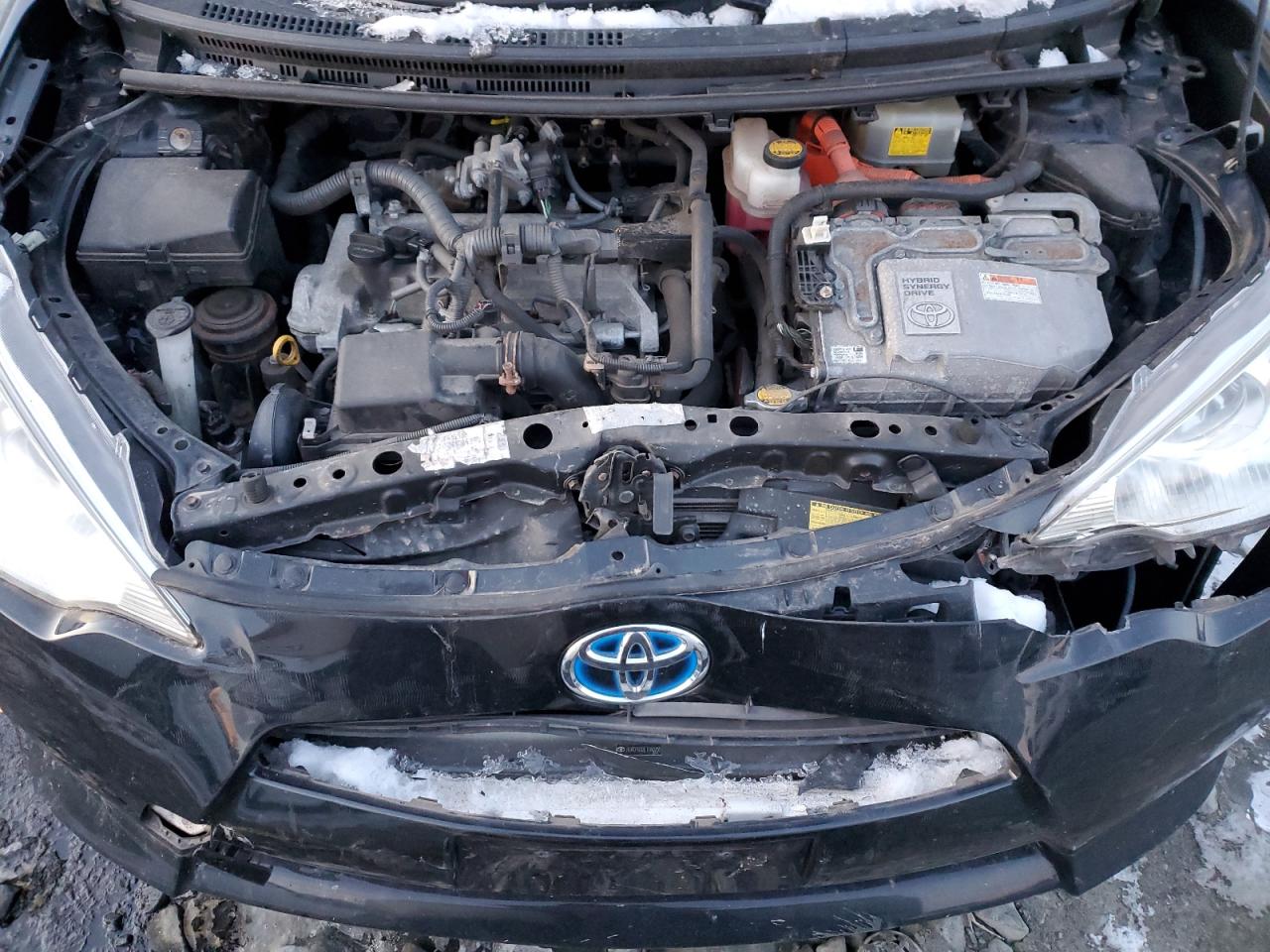 2014 Toyota Prius - Image 11