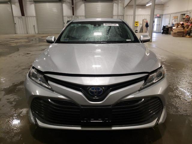  TOYOTA CAMRY 2018 Серебристый