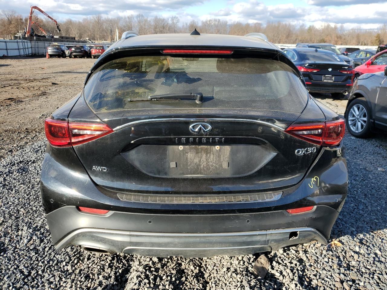 2017 Infiniti QX30 - Image 6