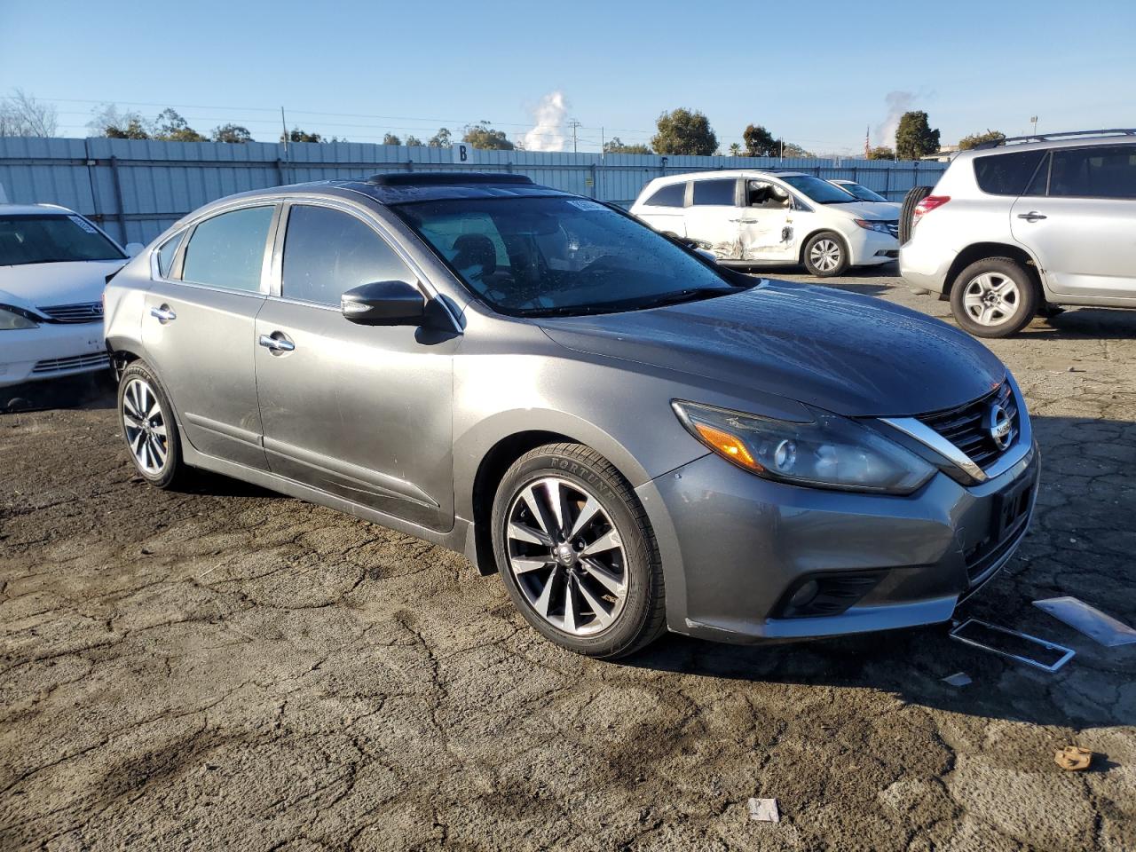 2017 Nissan Altima - Image 4