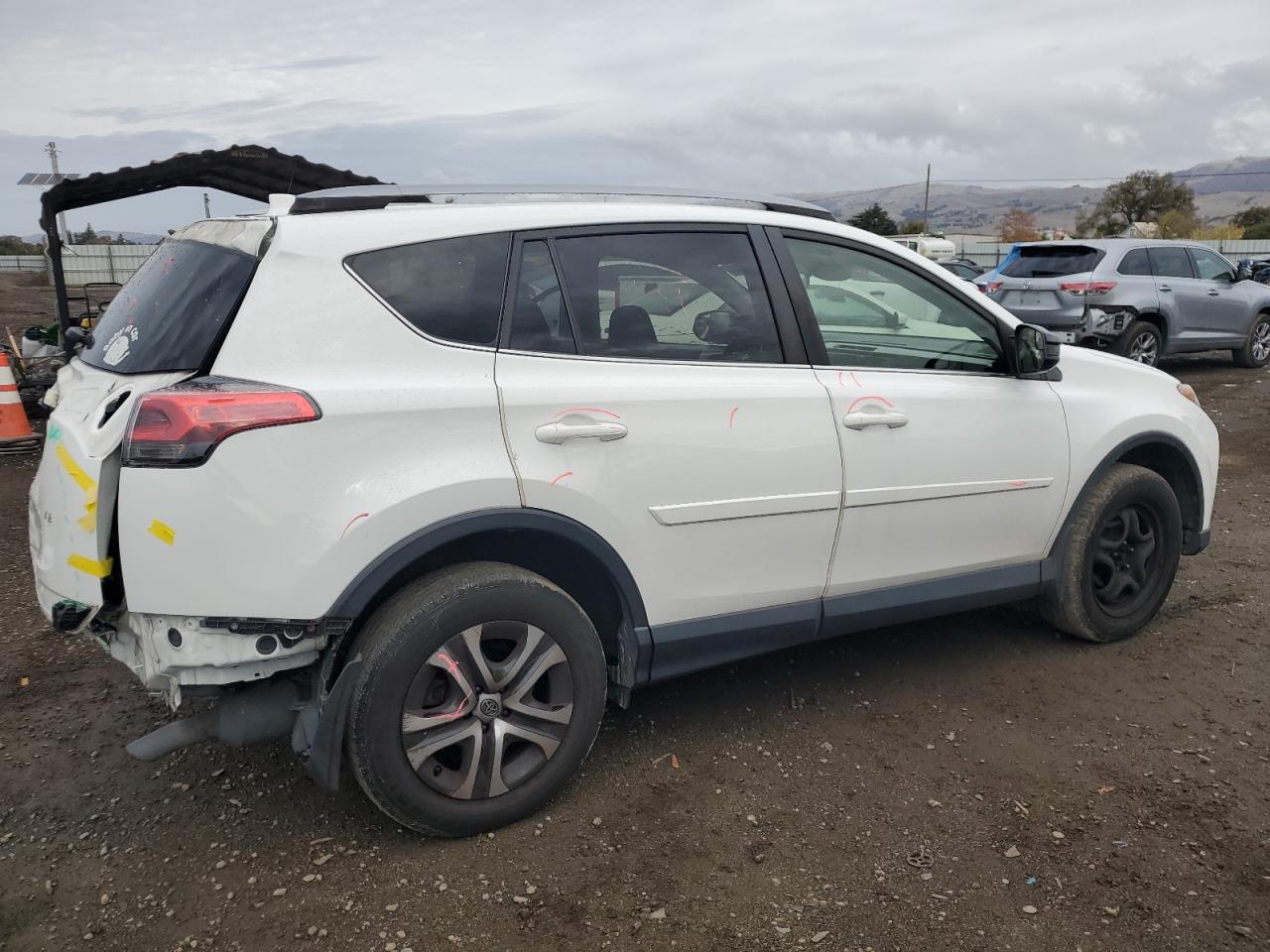 VIN JTMZFREVXHJ134471 2017 TOYOTA RAV4 no.3