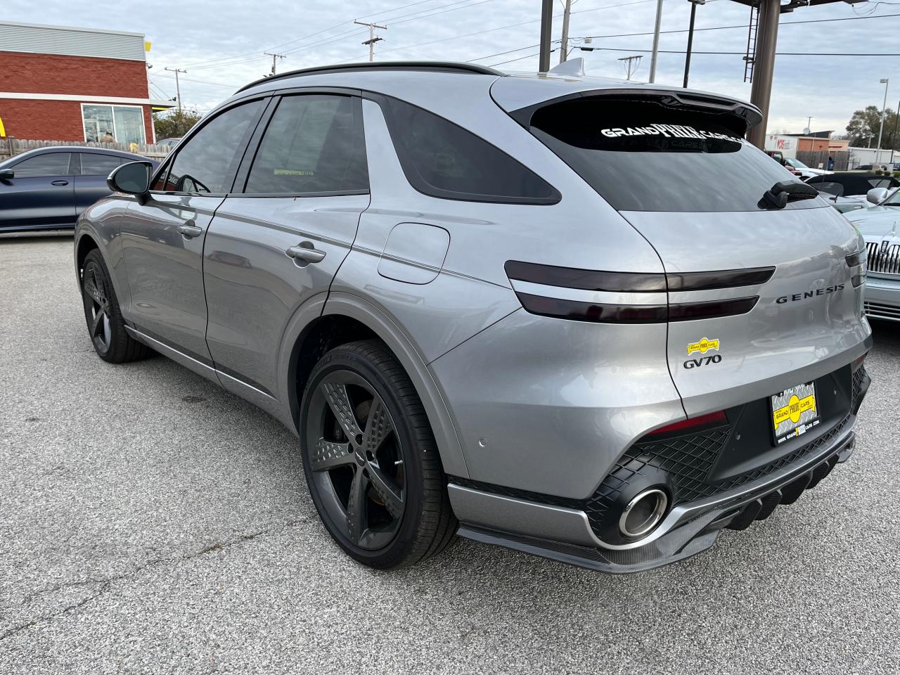 2023 Genesis GV70 - Image 3