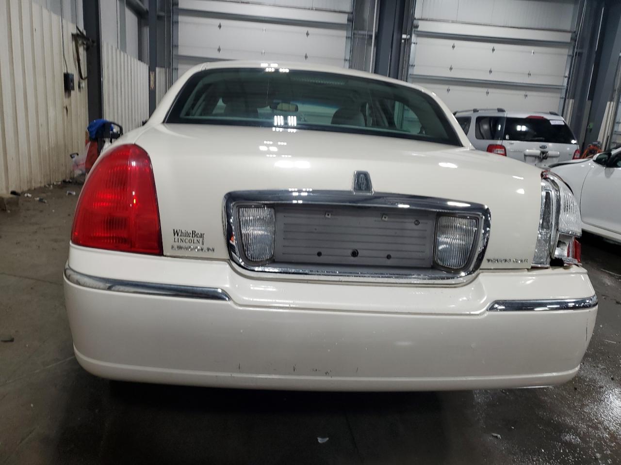 2007 Lincoln Town Car - Image 6