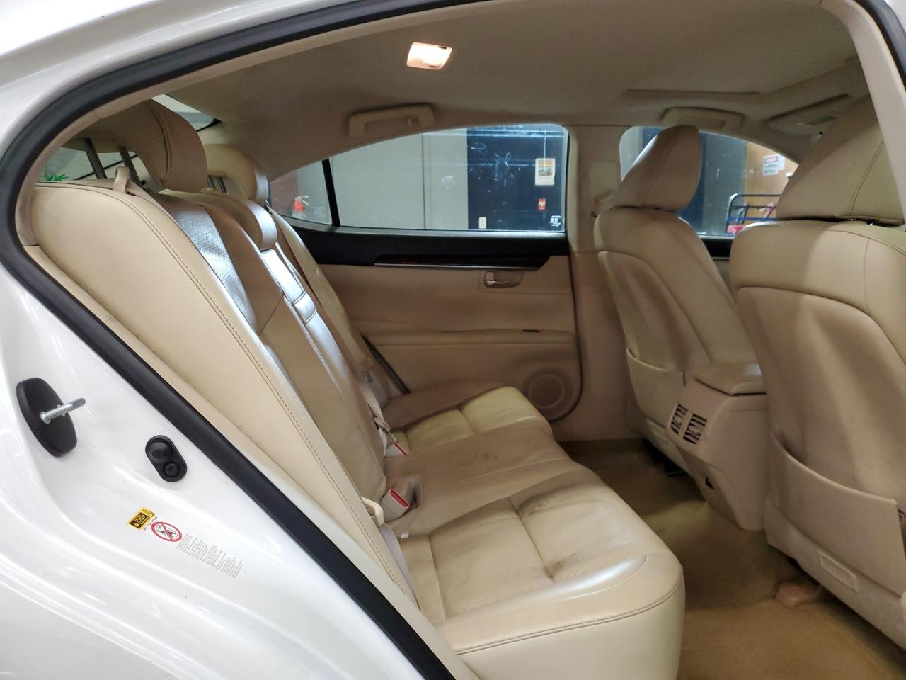 2015 Lexus ES - Image 10