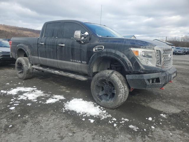 Pickups NISSAN TITAN 2016 Czarny