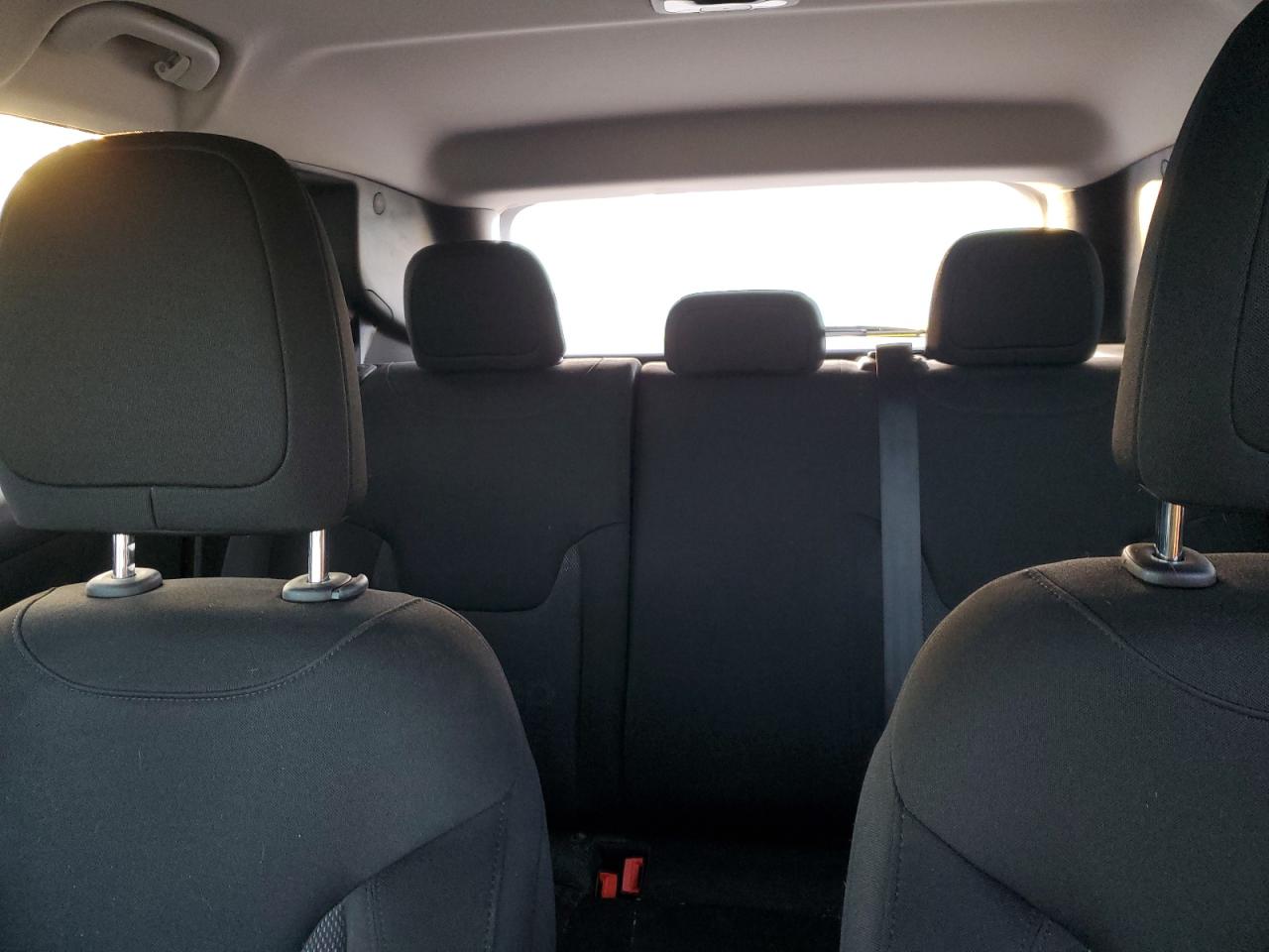 2017 Jeep Renegade - Image 10