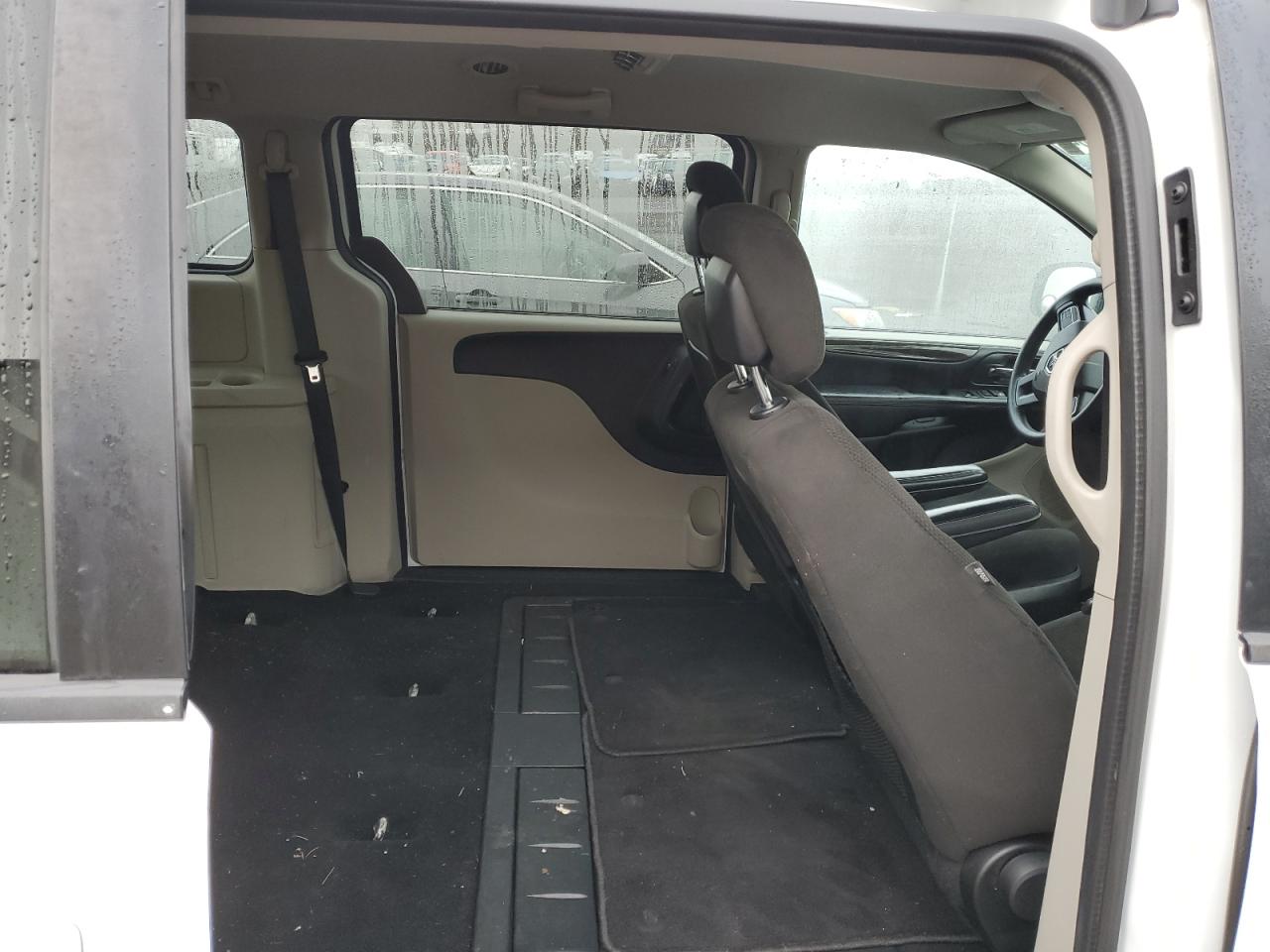 2016 Dodge Caravan - Image 10