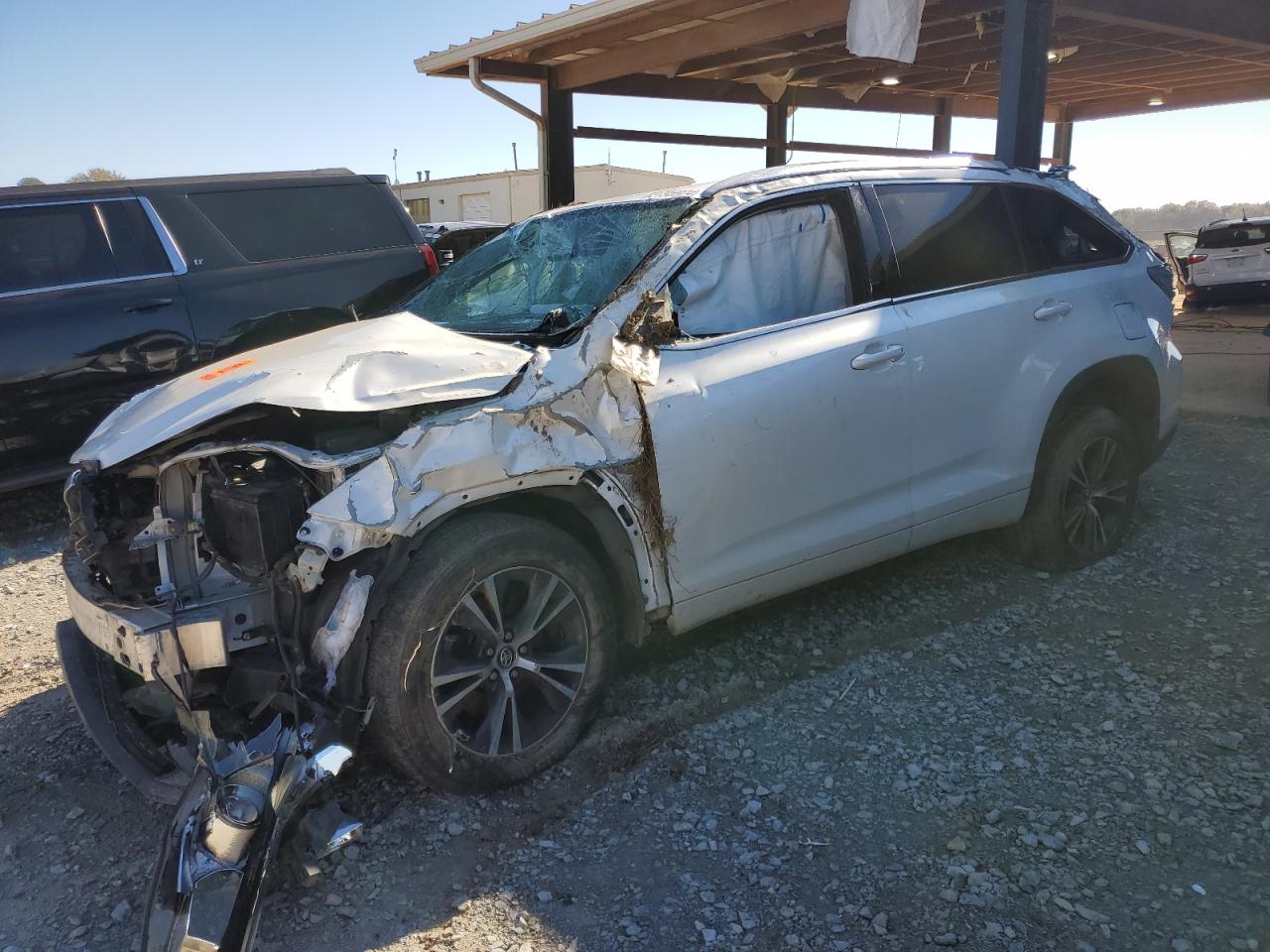 2016 Toyota Highlander - Image 1