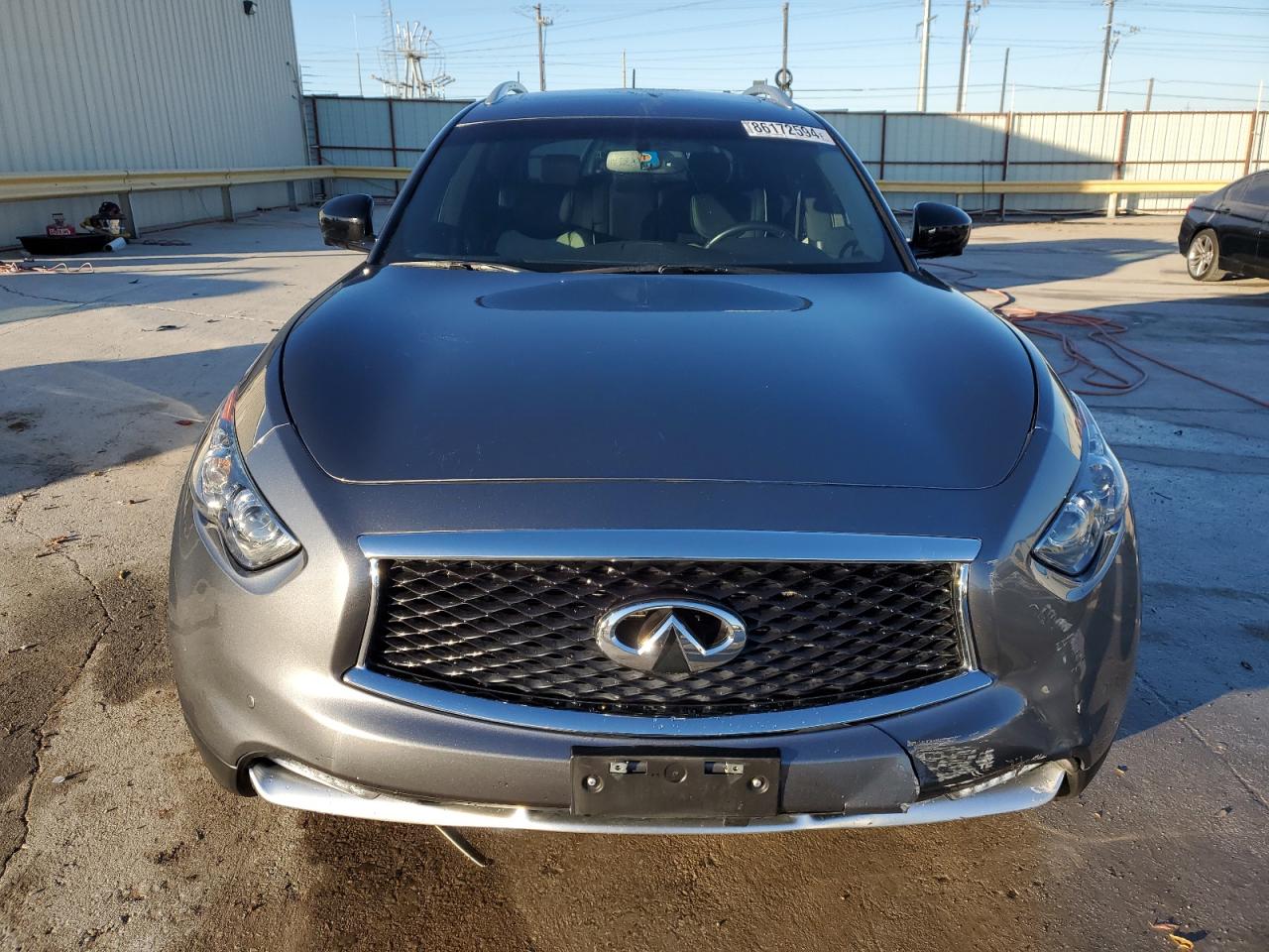 2017 Infiniti QX70 - Image 5