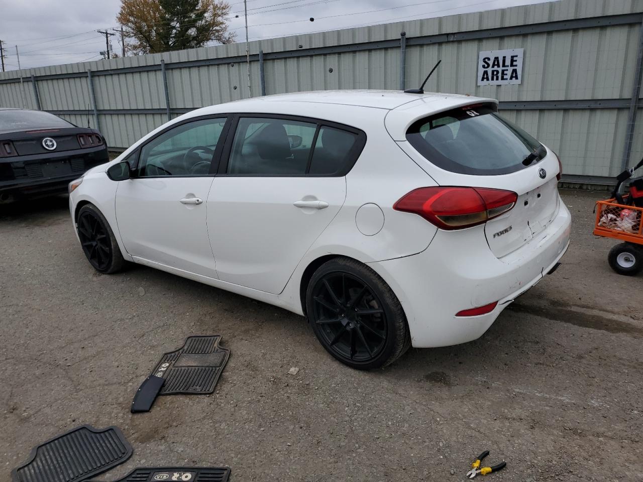 VIN KNAFK5A89J5774125 2018 KIA FORTE no.2