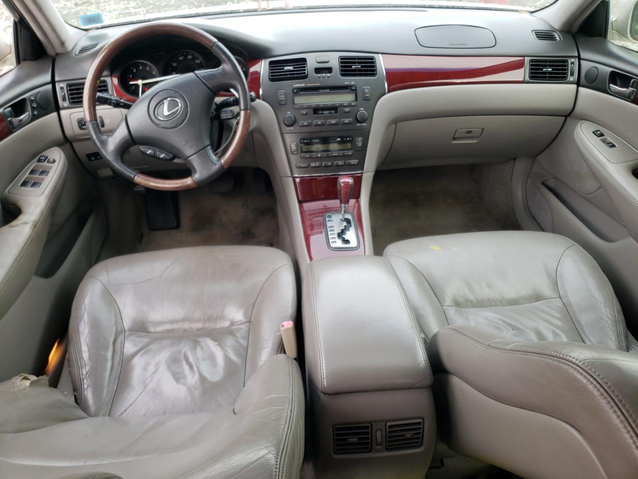 2002 Lexus ES - Image 8