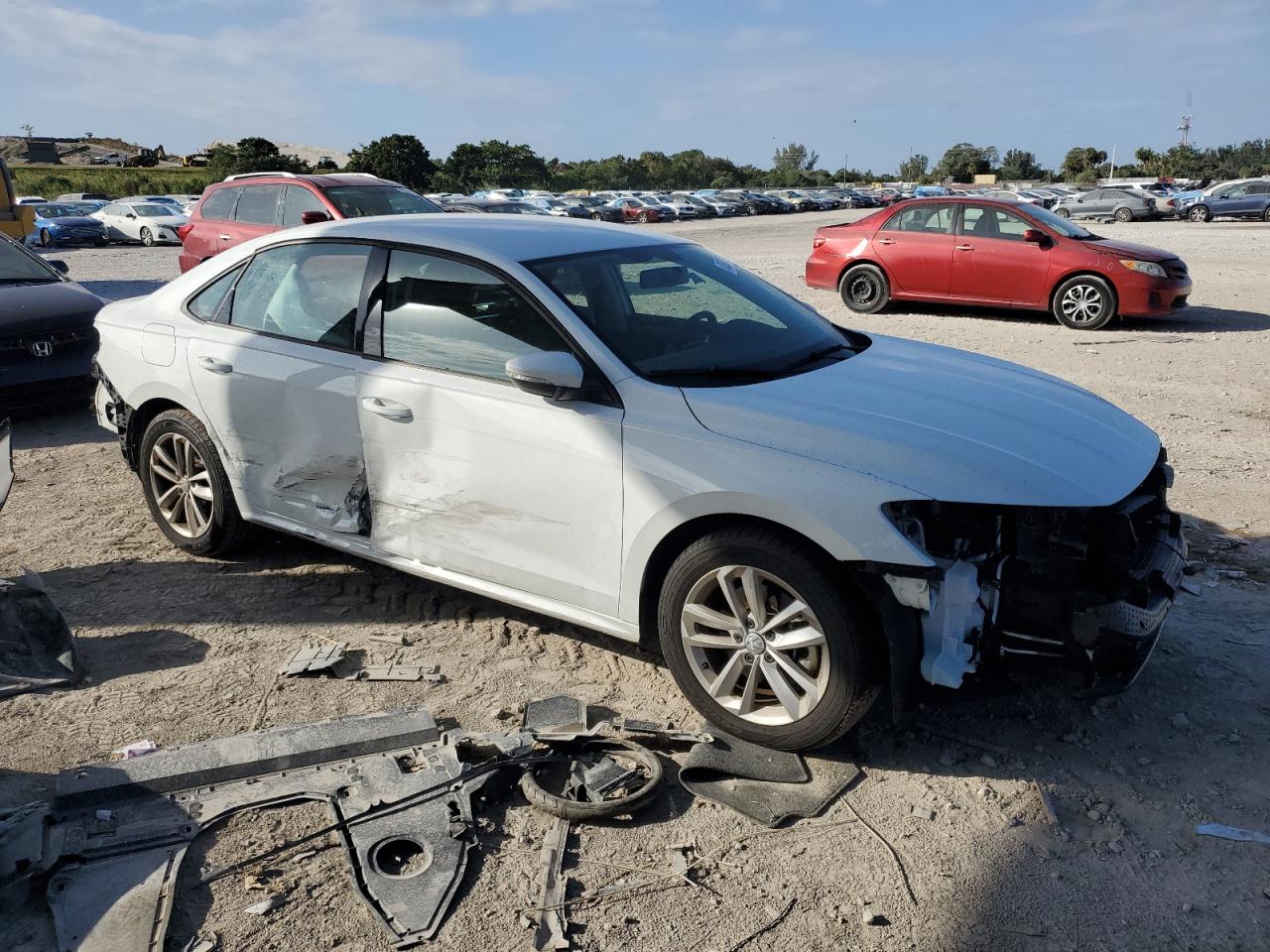 2021 Volkswagen Passat - Image 4