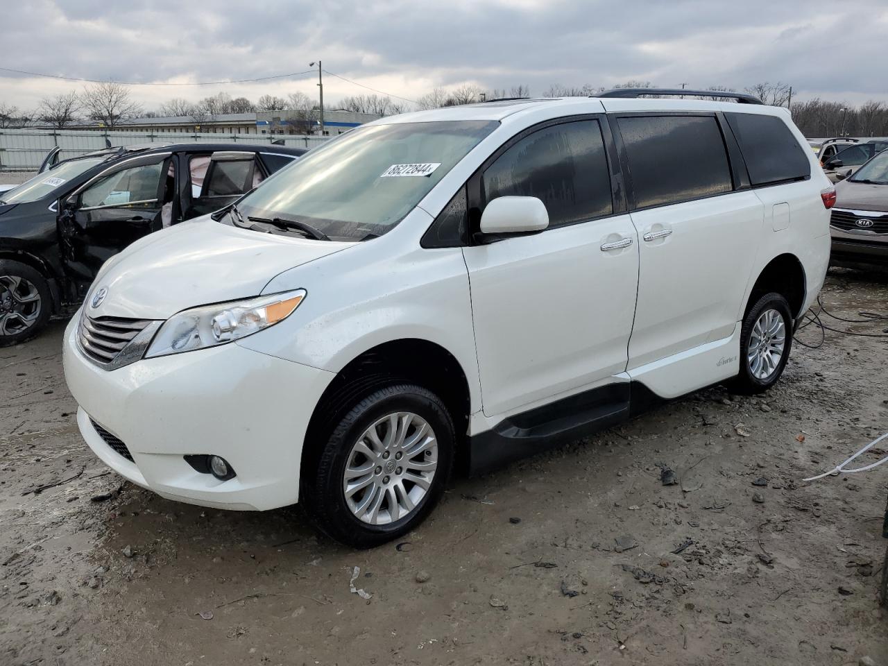 2017 Toyota Sienna - Image 1