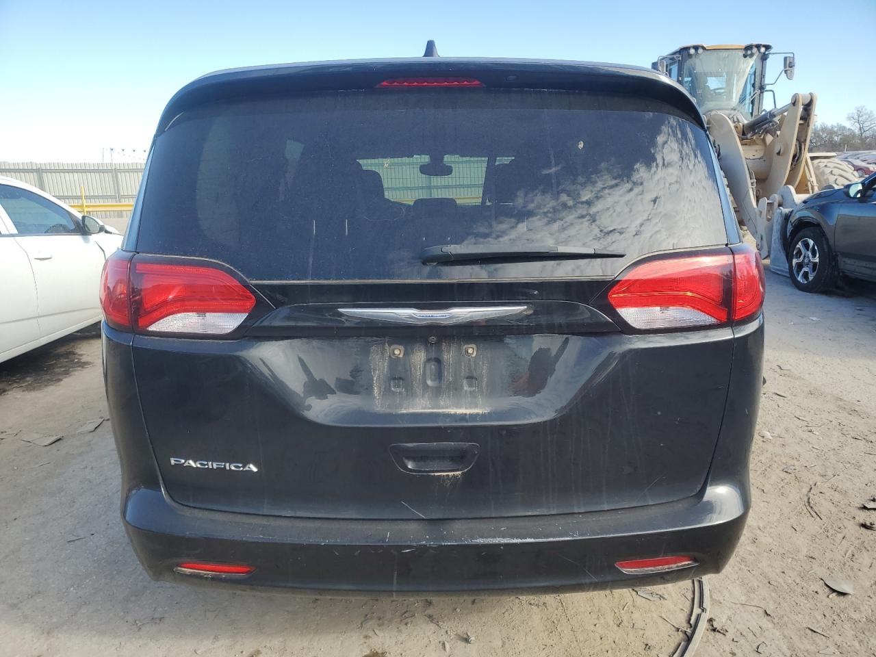 2017 Chrysler Pacifica - Image 6