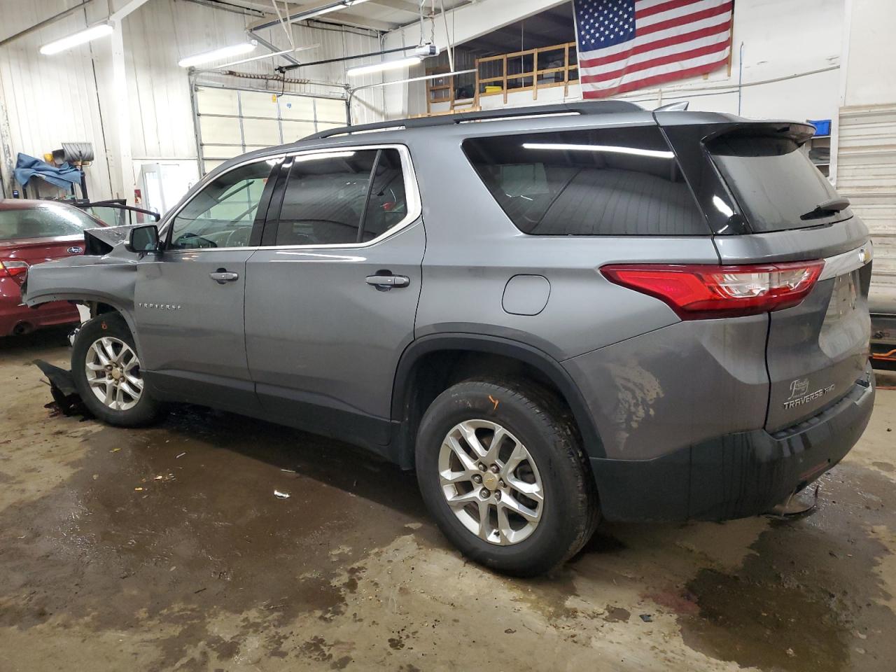 VIN 1GNEVHKW0KJ279770 2019 CHEVROLET TRAVERSE no.2