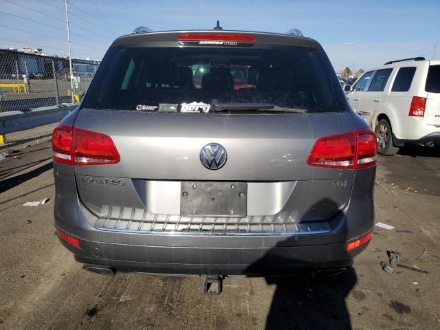 Паркетники VOLKSWAGEN TOUAREG 2012 Сірий