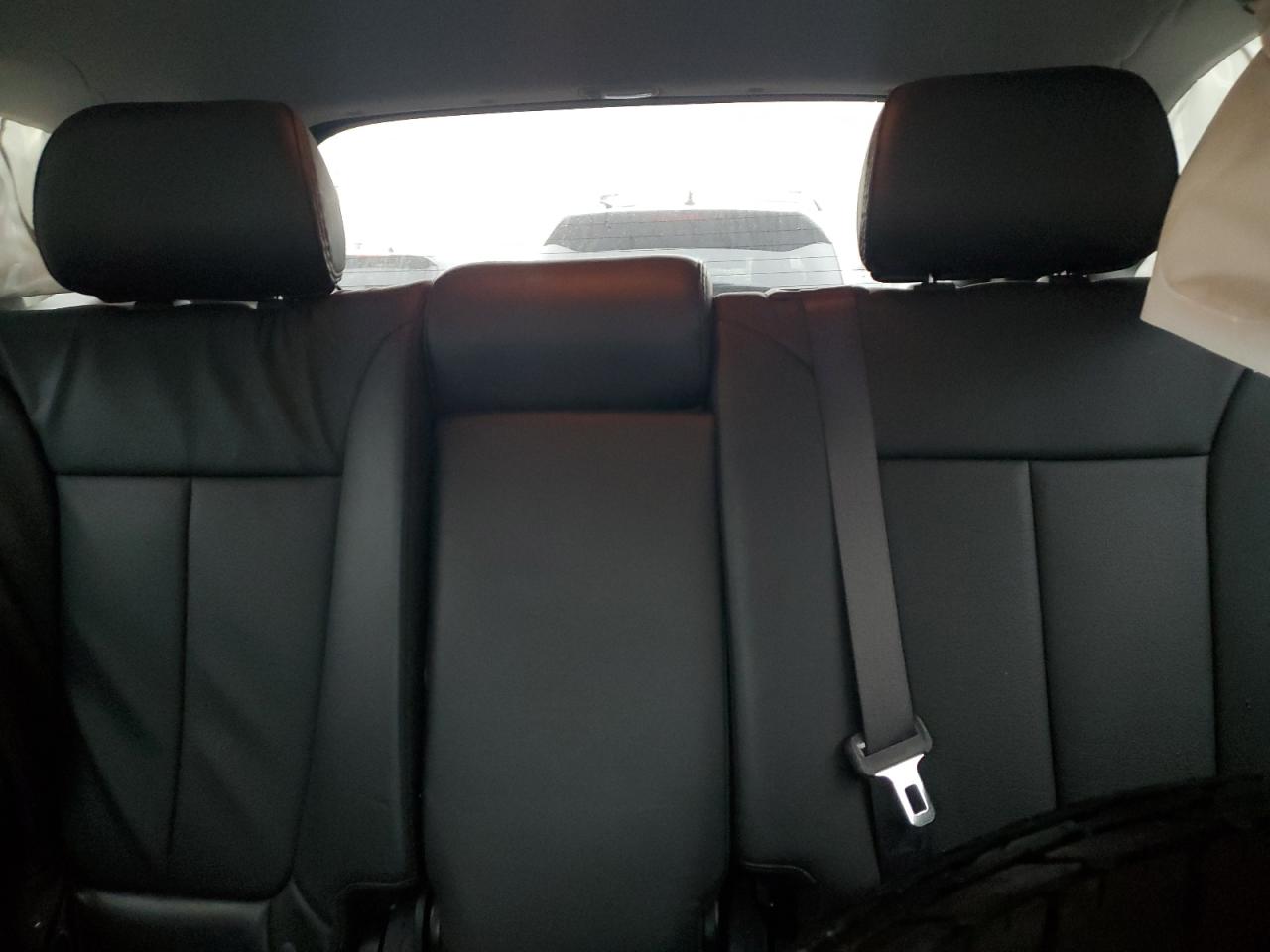 2012 Hyundai Santa Fe - Image 10