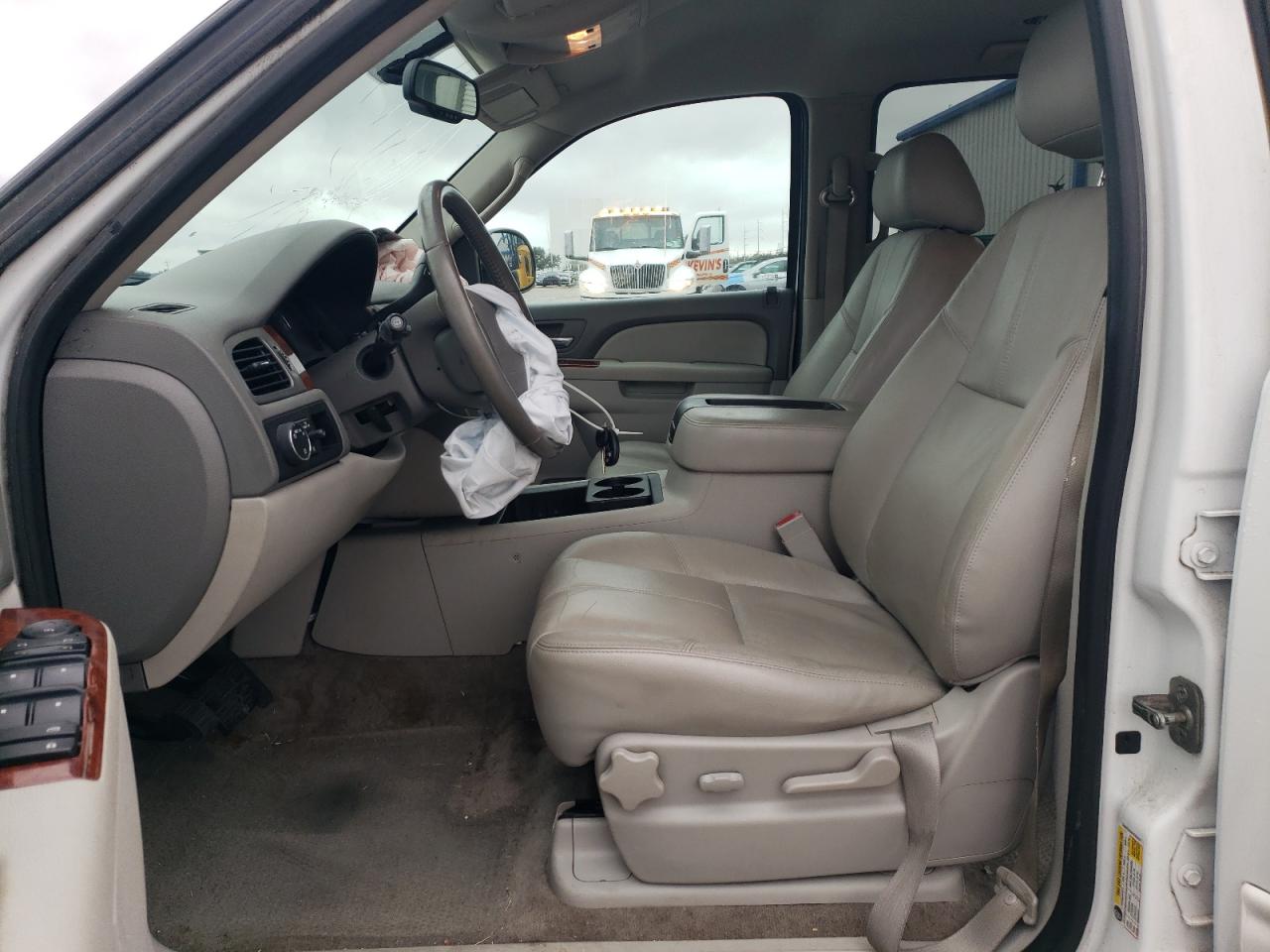 2012 Chevrolet Suburban - Image 7