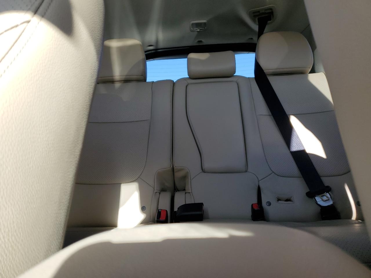 2015 Mitsubishi Outlander - Image 10