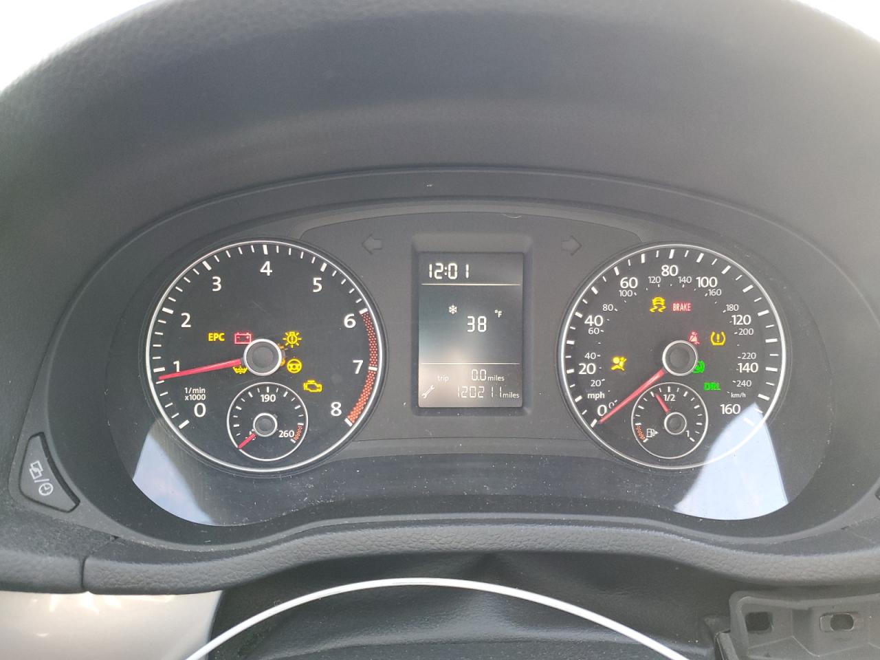 2015 Volkswagen Passat - Image 9