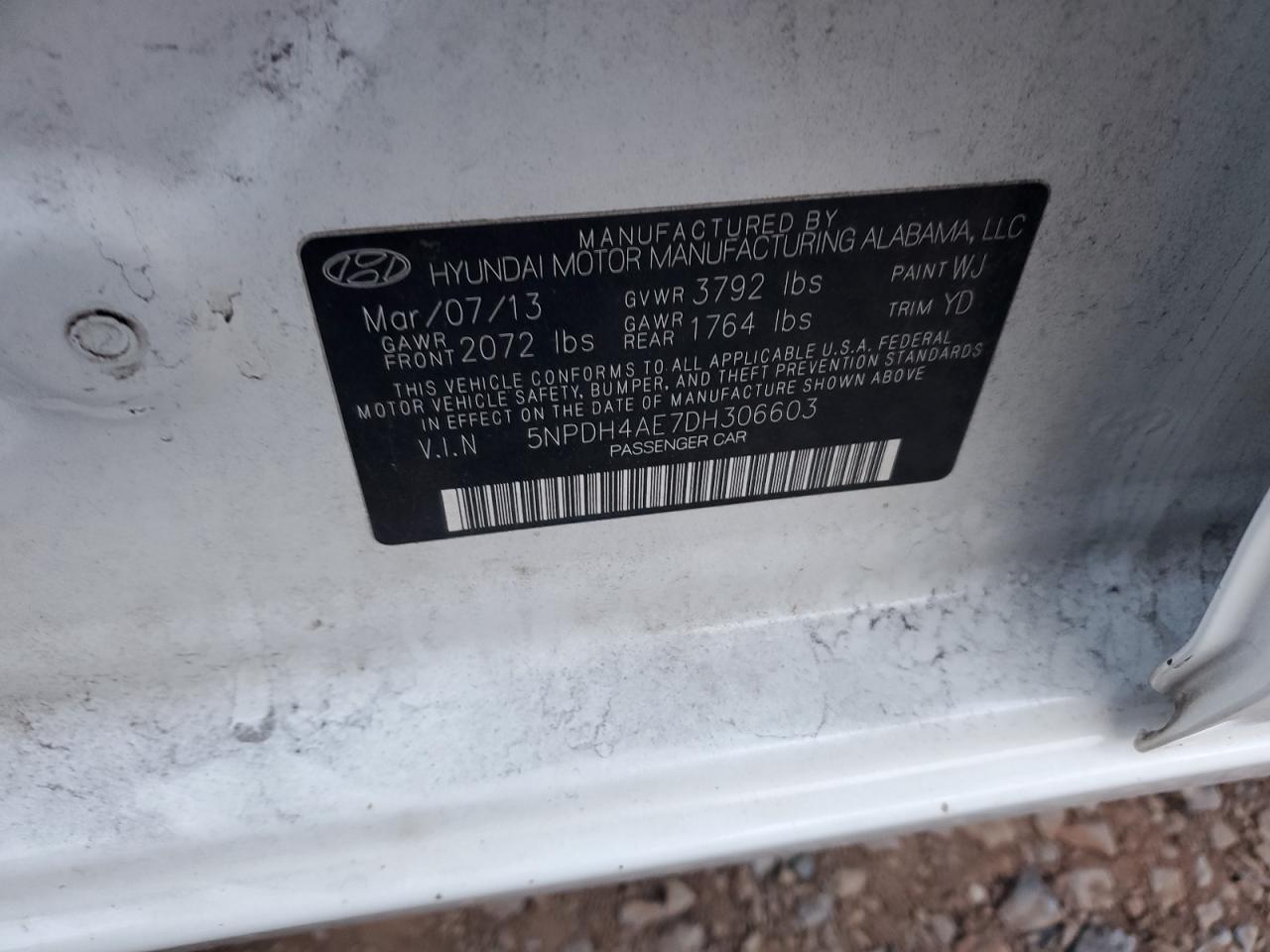 2013 Hyundai Elantra - Image 12