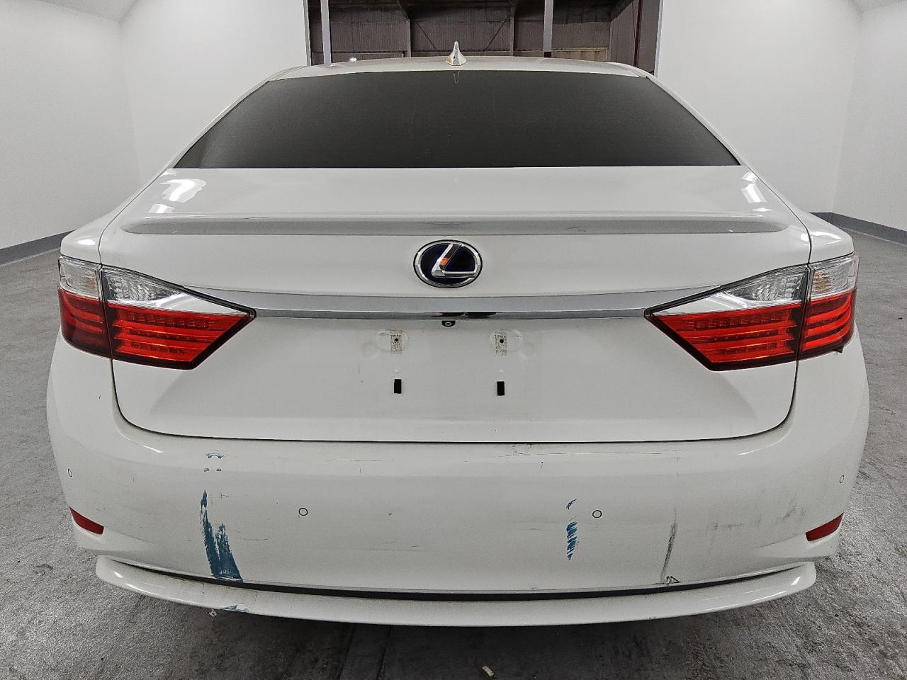 2015 Lexus ES - Image 6