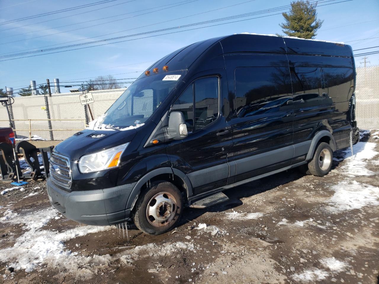 VIN 1FBVU4XGXJKA27026 2018 FORD TRANSIT no.1