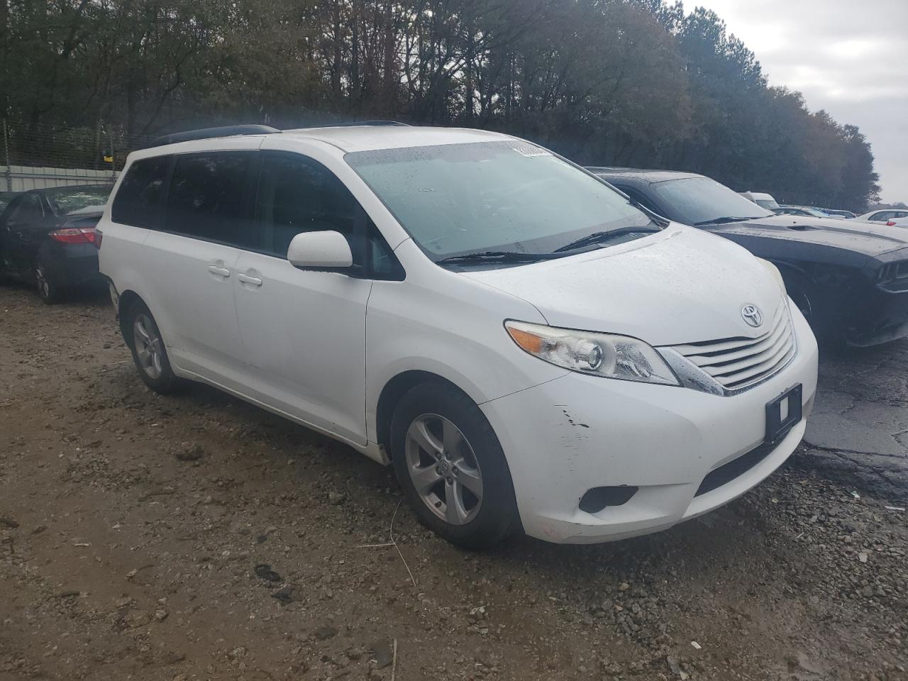 2015 Toyota Sienna - Image 4