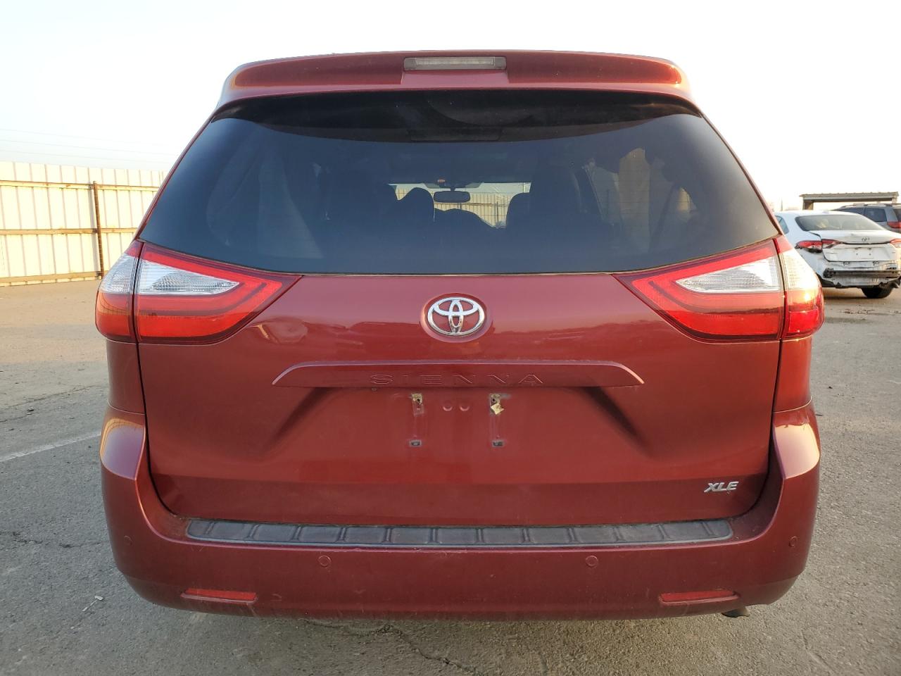 2017 Toyota Sienna - Image 6