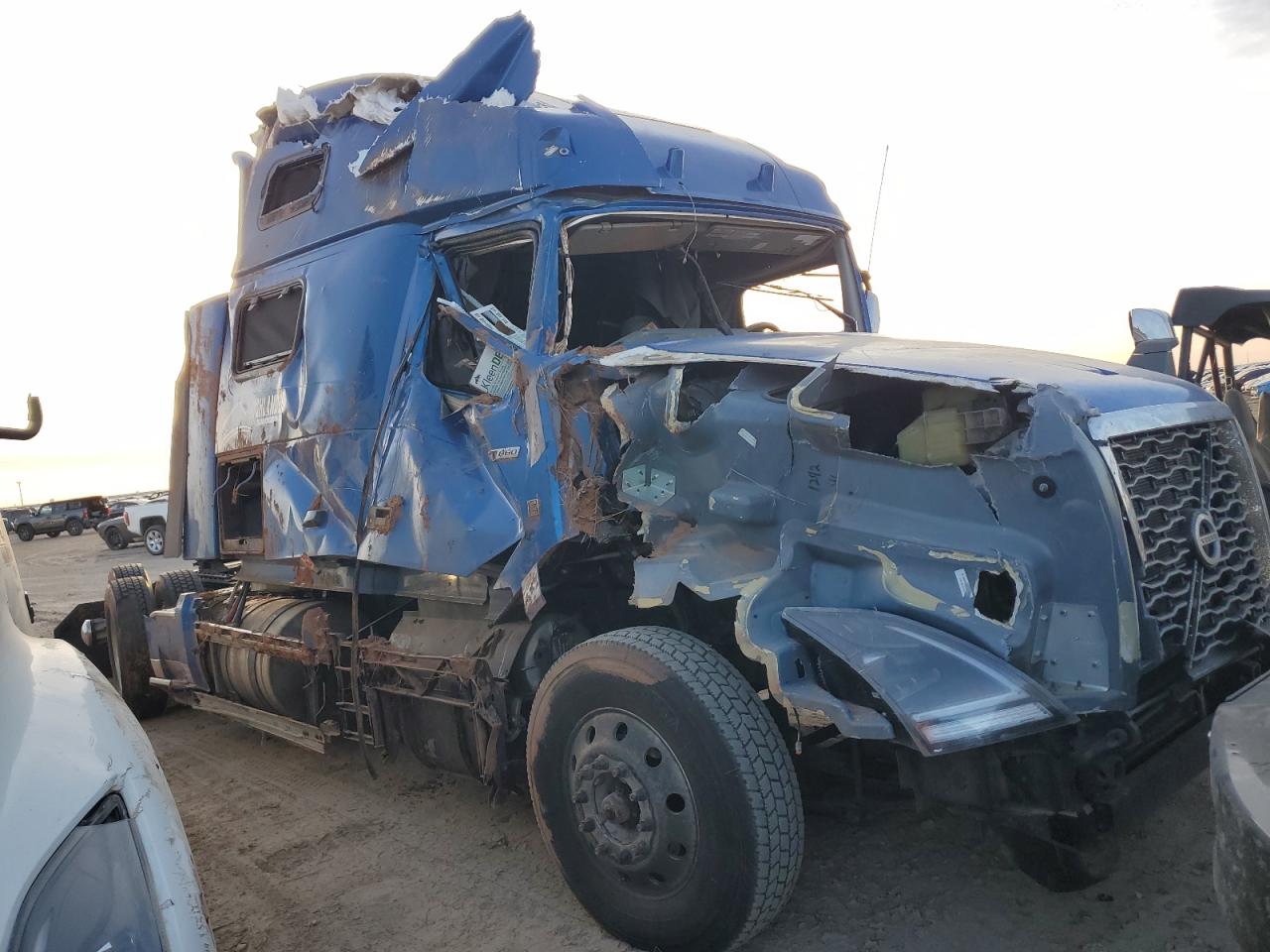 2022 Volvo Vn Vnl for Sale in Amarillo, TX - All Over