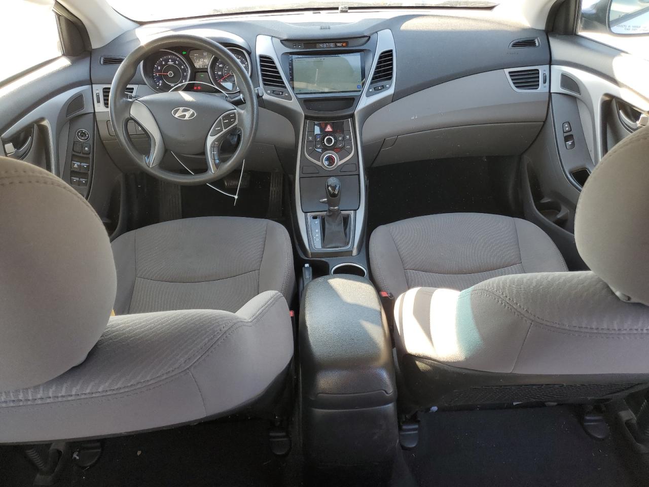 2016 Hyundai Elantra - Image 8
