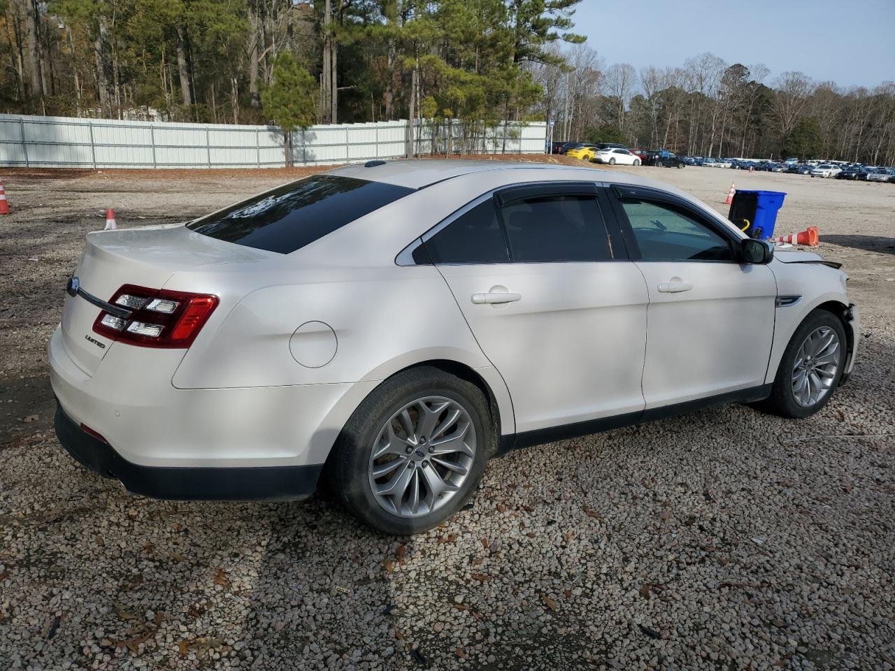 2019 Ford Taurus - Image 3