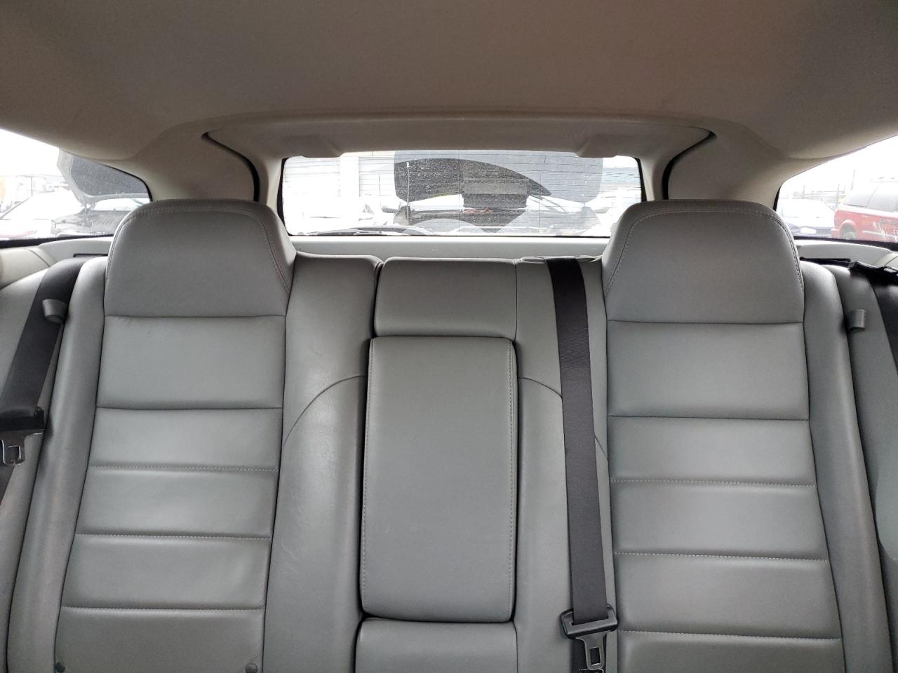 2006 Dodge Magnum - Image 10