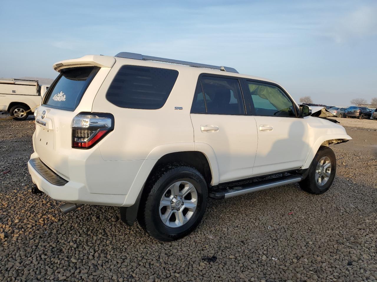 VIN JTEBU5JRXJ5517653 2018 TOYOTA 4RUNNER no.3