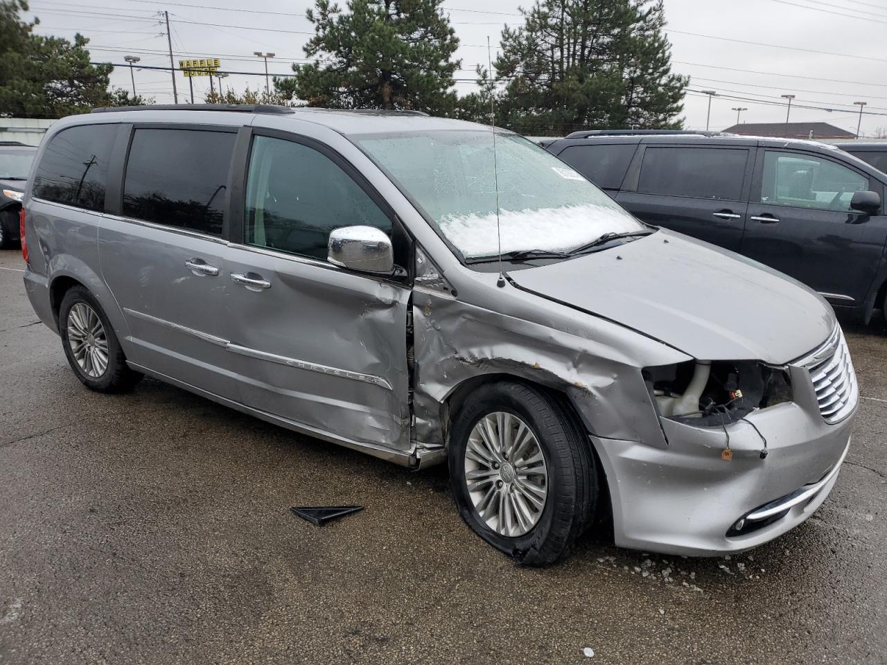 VIN 2C4RC1CG7GR215873 2016 CHRYSLER MINIVAN no.4