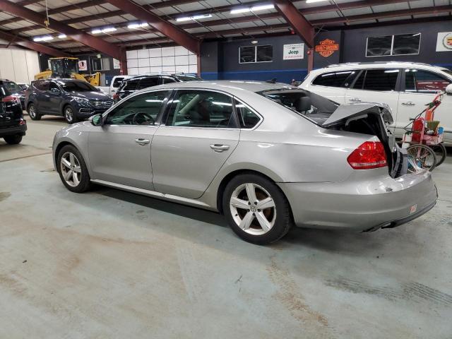 Sedans VOLKSWAGEN PASSAT 2012 Srebrny