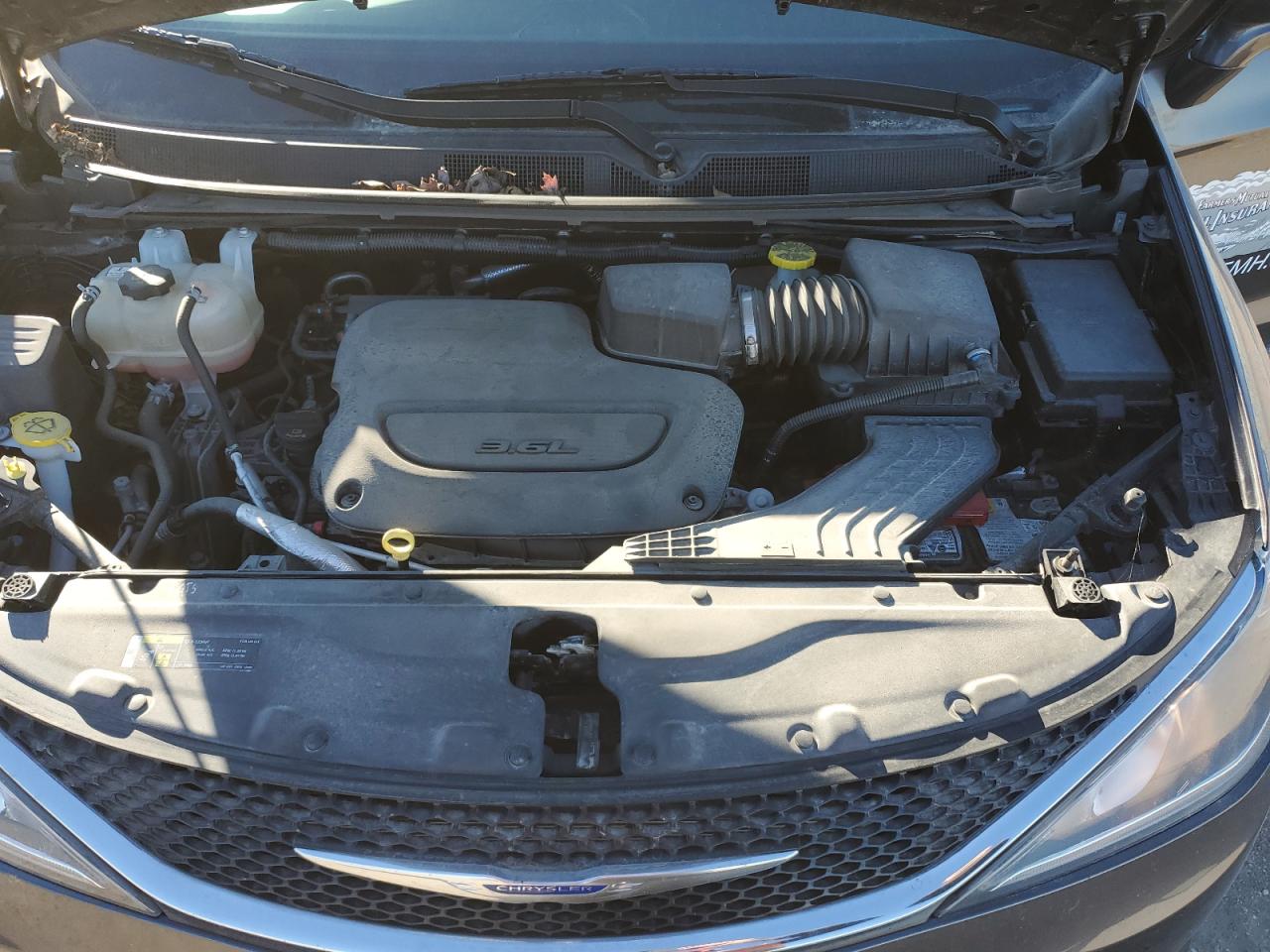 2019 Chrysler Pacifica - Image 12