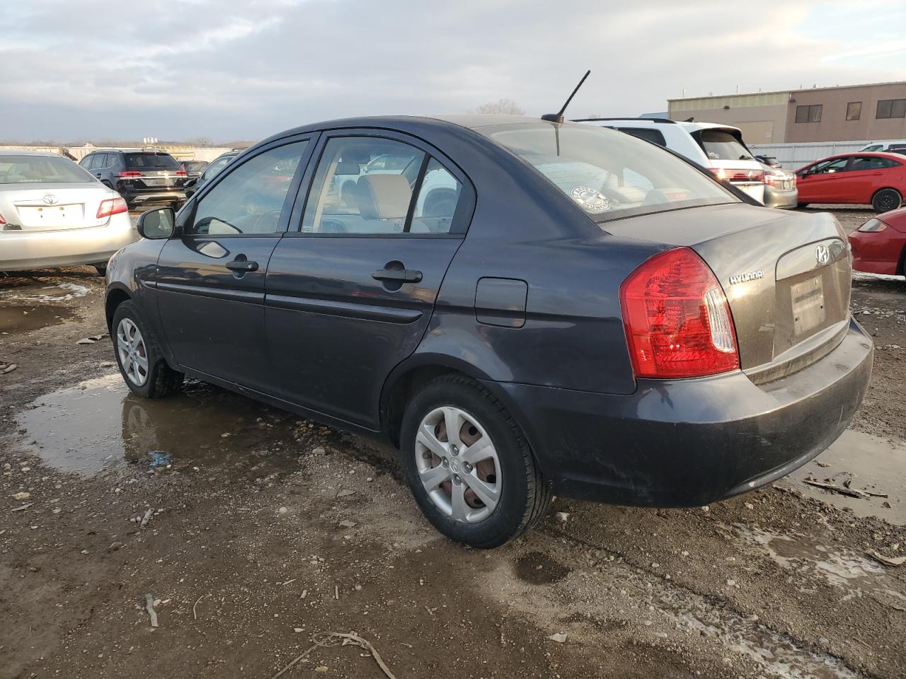 2010 Hyundai Accent - Image 2